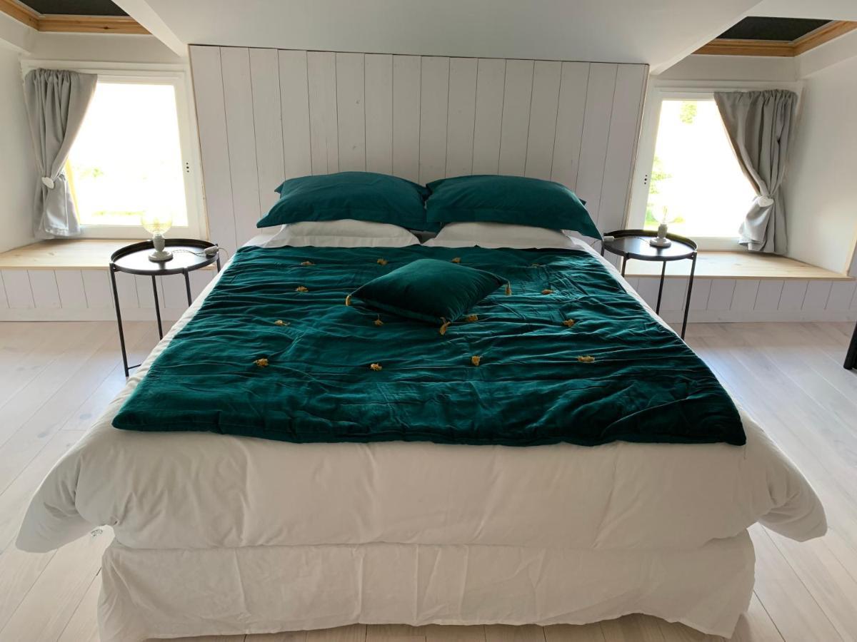Les Bouyeres Bed & Breakfast Saint-Malon-sur-Mel Exterior photo