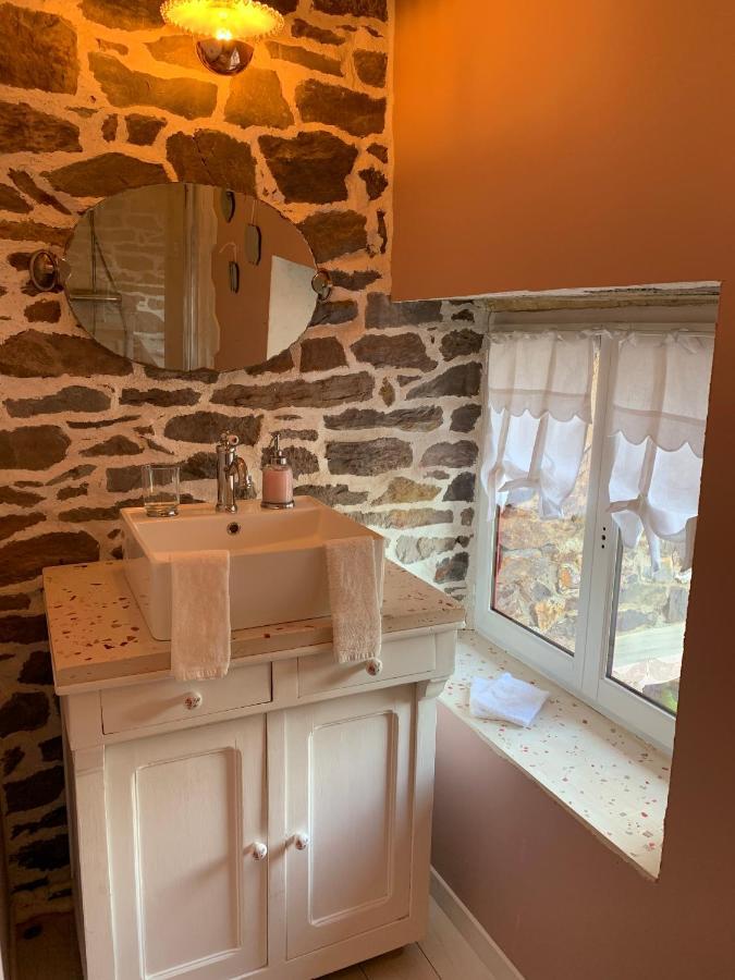 Les Bouyeres Bed & Breakfast Saint-Malon-sur-Mel Exterior photo