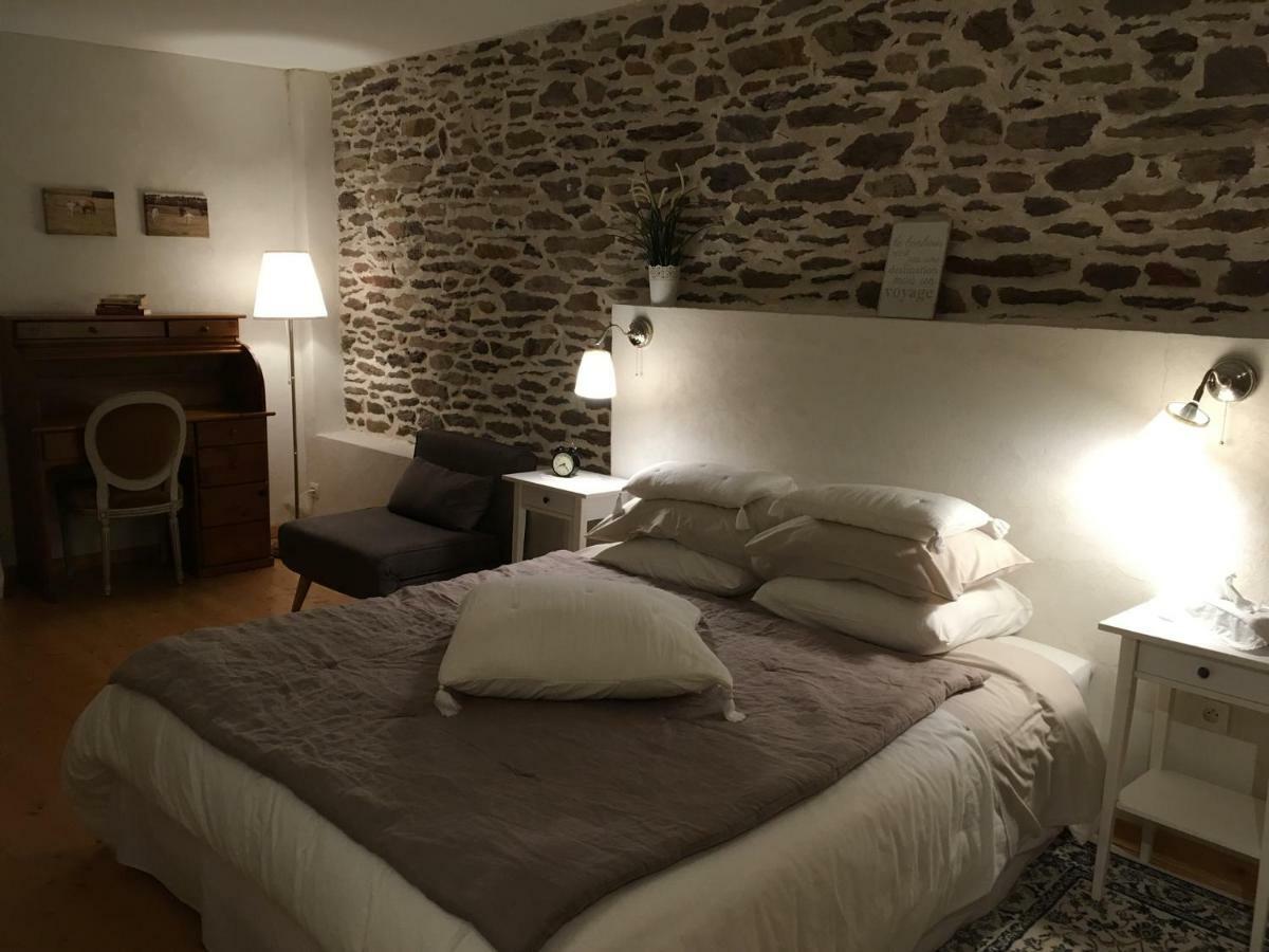 Les Bouyeres Bed & Breakfast Saint-Malon-sur-Mel Exterior photo