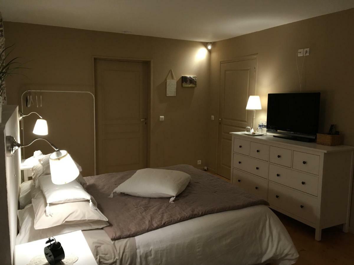 Les Bouyeres Bed & Breakfast Saint-Malon-sur-Mel Exterior photo